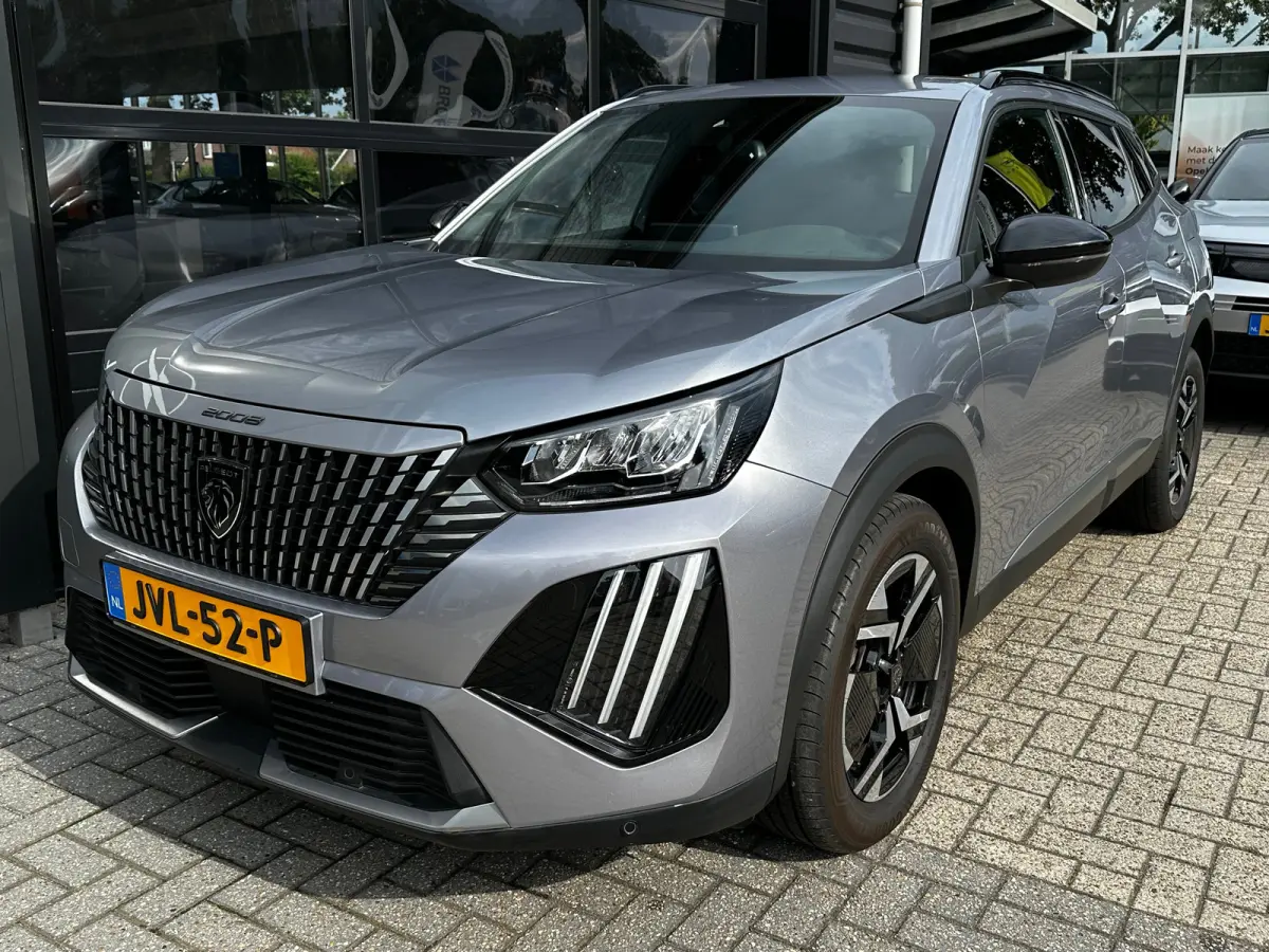 1.2 PureTech 100PK Allure | KEYLESS ENTRY & START| DRAADLOZE TELEFOONLADER| LED| NAVIGATIE + APPLE CARPLAY/ANDROID AUTO| PARKEERSENSOREN| DAB|