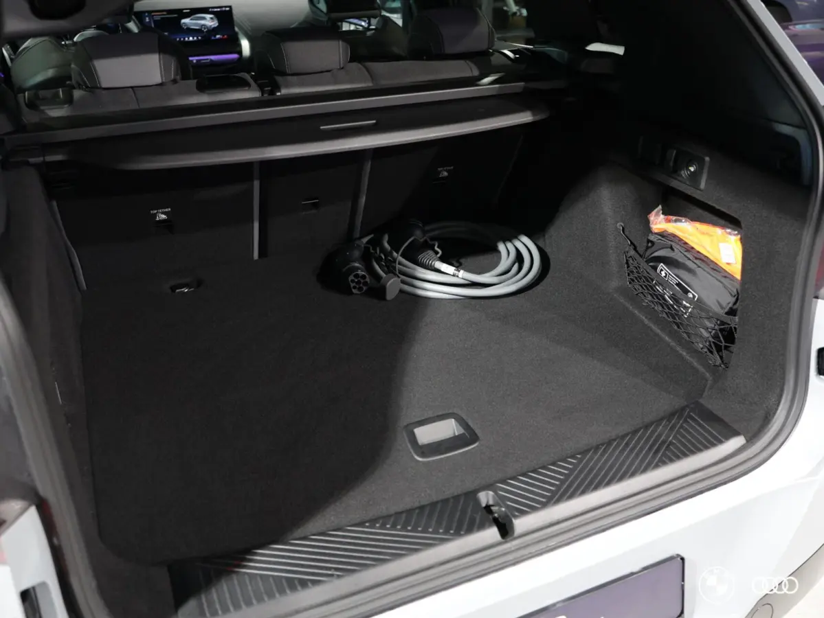 xDr30e M SPORT / H&K AUDIO / VERW STOEL- & STUUR / TREKHAAK / ACC / 19"
