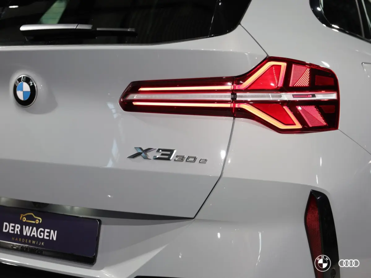 xDr30e M SPORT / H&K AUDIO / VERW STOEL- & STUUR / TREKHAAK / ACC / 19"