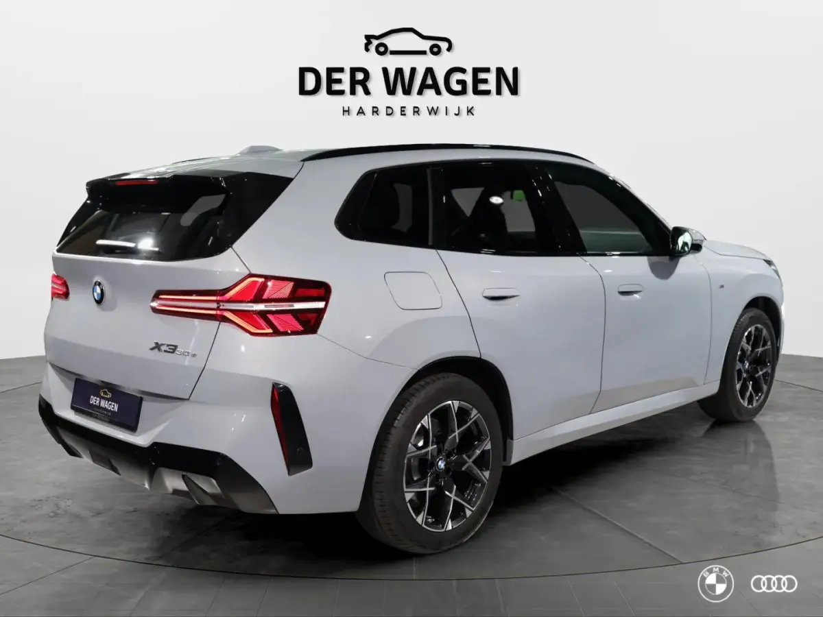 xDr30e M SPORT / H&K AUDIO / VERW STOEL- & STUUR / TREKHAAK / ACC / 19"