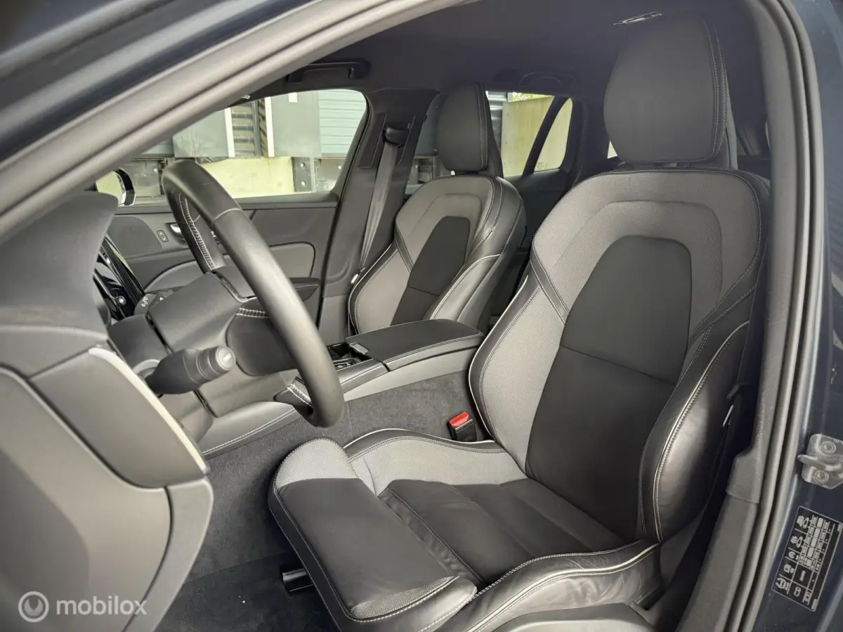 2.0 T6 Twin Engine AWD R-Design