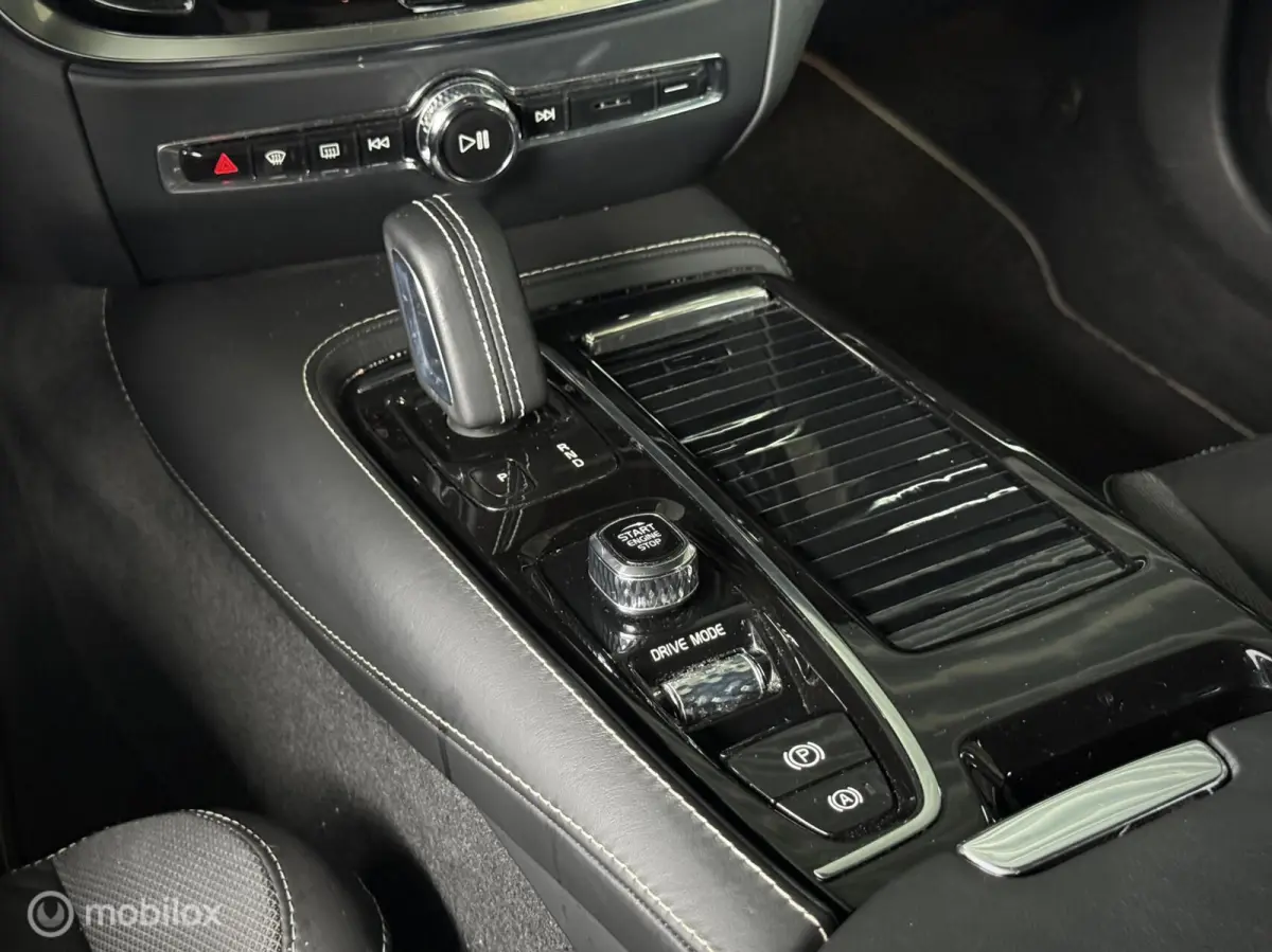 2.0 T6 Twin Engine AWD R-Design