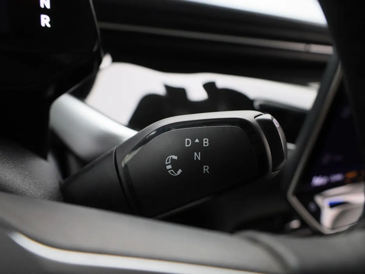 Pro 86 kWh LWB 6p. 286 PK| Navigatie Pro | Achterklep Elektrisch | Achteruitrijcamera | 6-Zits | 20 Inch Velgen | Stoelverwarming | Stuurwielverwarming