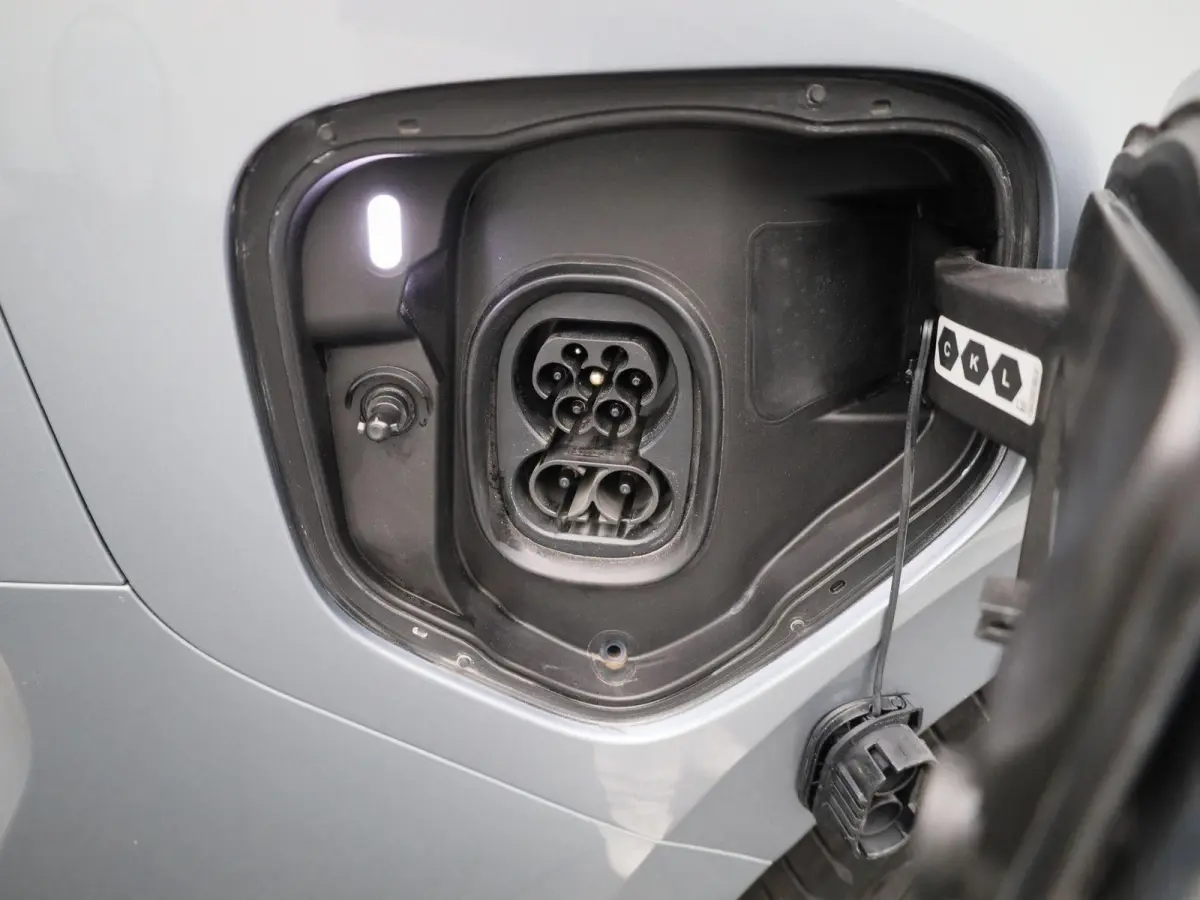 Pro 86 kWh LWB 6p. 286 PK| Navigatie Pro | Achterklep Elektrisch | Achteruitrijcamera | 6-Zits | 20 Inch Velgen | Stoelverwarming | Stuurwielverwarming