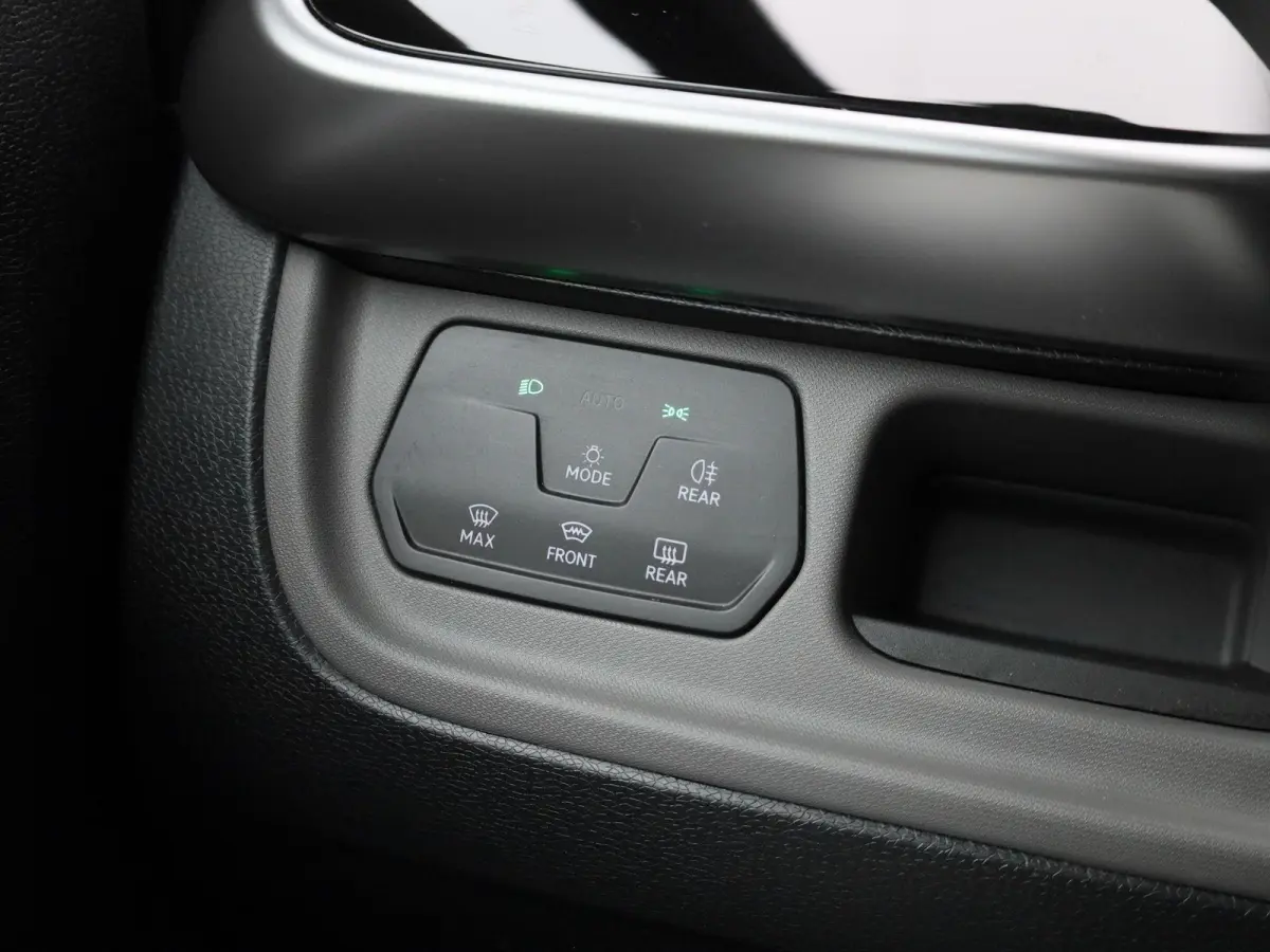 Pro 86 kWh LWB 6p. 286 PK| Navigatie Pro | Achterklep Elektrisch | Achteruitrijcamera | 6-Zits | 20 Inch Velgen | Stoelverwarming | Stuurwielverwarming