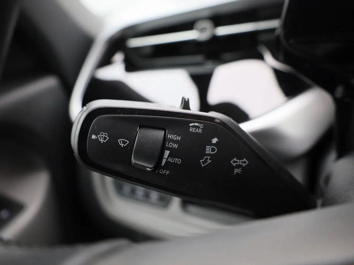 Pro 86 kWh LWB 6p. 286 PK| Navigatie Pro | Achterklep Elektrisch | Achteruitrijcamera | 6-Zits | 20 Inch Velgen | Stoelverwarming | Stuurwielverwarming