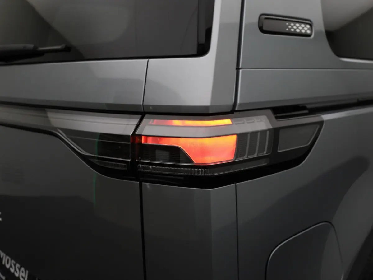 Pro 86 kWh LWB 6p. 286 PK| Navigatie Pro | Achterklep Elektrisch | Achteruitrijcamera | 6-Zits | 20 Inch Velgen | Stoelverwarming | Stuurwielverwarming