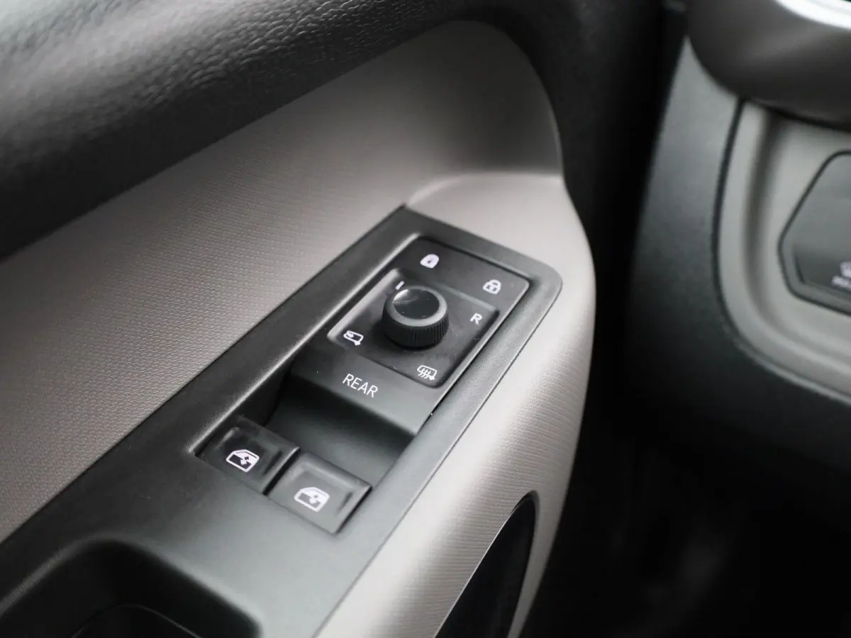 Pro 86 kWh LWB 6p. 286 PK| Navigatie Pro | Achterklep Elektrisch | Achteruitrijcamera | 6-Zits | 20 Inch Velgen | Stoelverwarming | Stuurwielverwarming