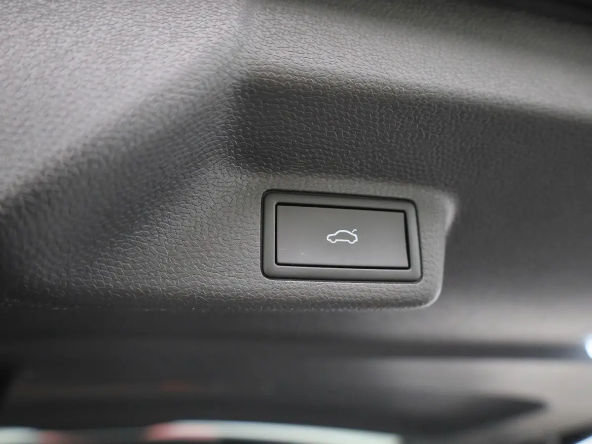 Pro 86 kWh LWB 6p. 286 PK| Navigatie Pro | Achterklep Elektrisch | Achteruitrijcamera | 6-Zits | 20 Inch Velgen | Stoelverwarming | Stuurwielverwarming