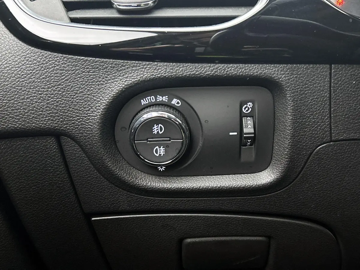 1.4 Innovation | Apple Carplay/Android Auto | Camera | Climate Control