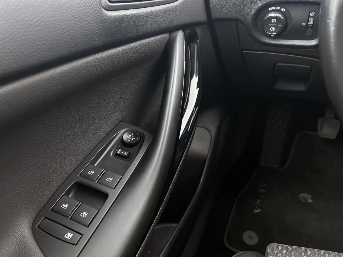 1.4 Innovation | Apple Carplay/Android Auto | Camera | Climate Control
