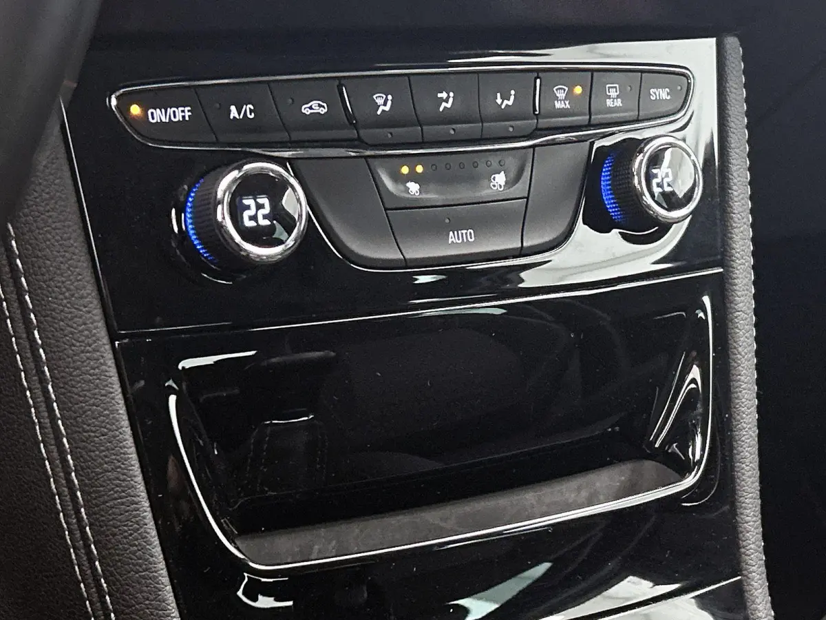 1.4 Innovation | Apple Carplay/Android Auto | Camera | Climate Control