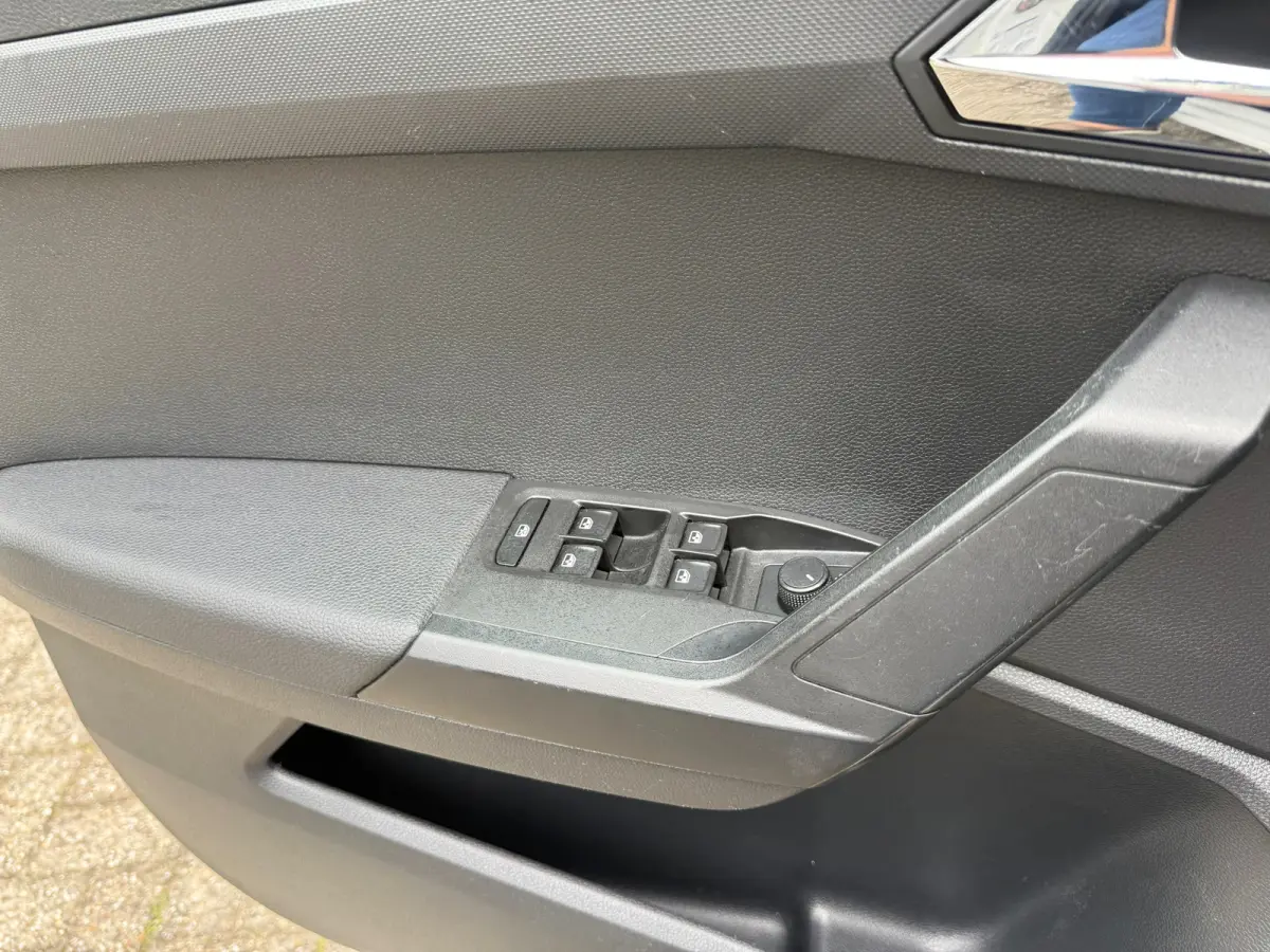 1.0 TSI CARPLAY I PDC I FR VELGEN I STOELVERW I NWE APK