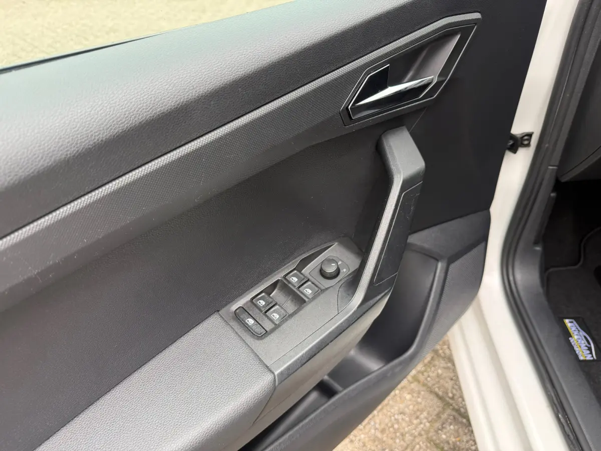 1.0 TSI CARPLAY I PDC I FR VELGEN I STOELVERW I NWE APK