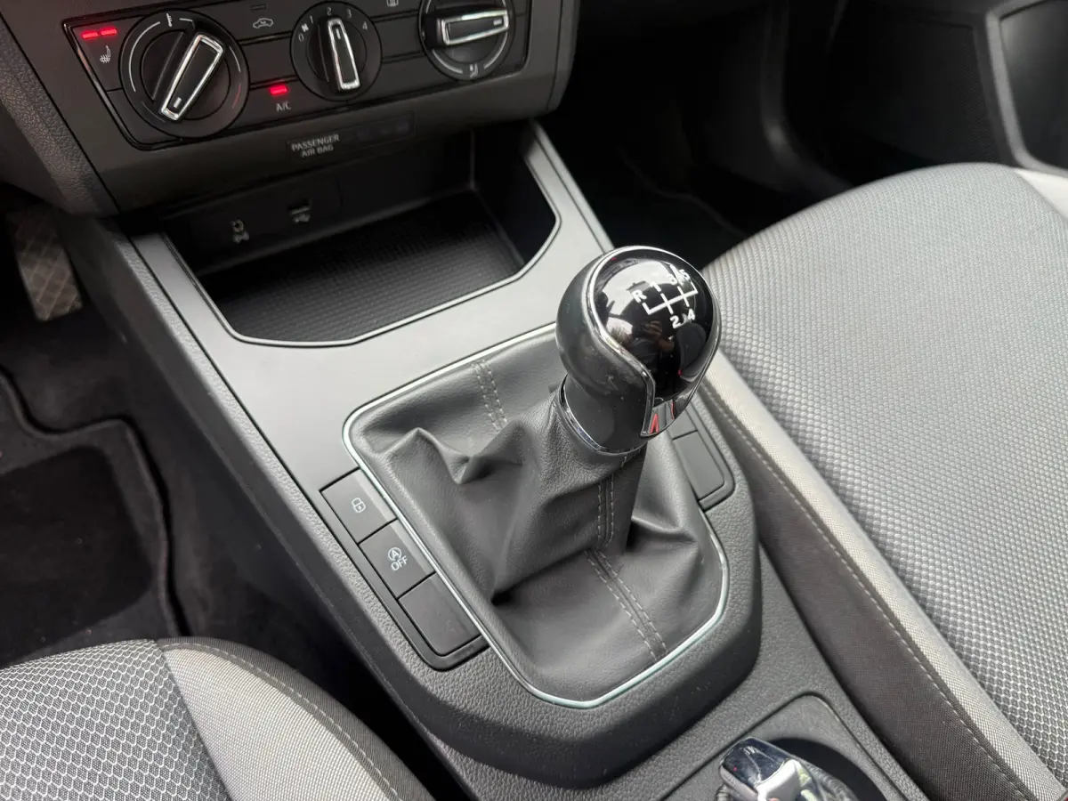 1.0 TSI CARPLAY I PDC I FR VELGEN I STOELVERW I NWE APK