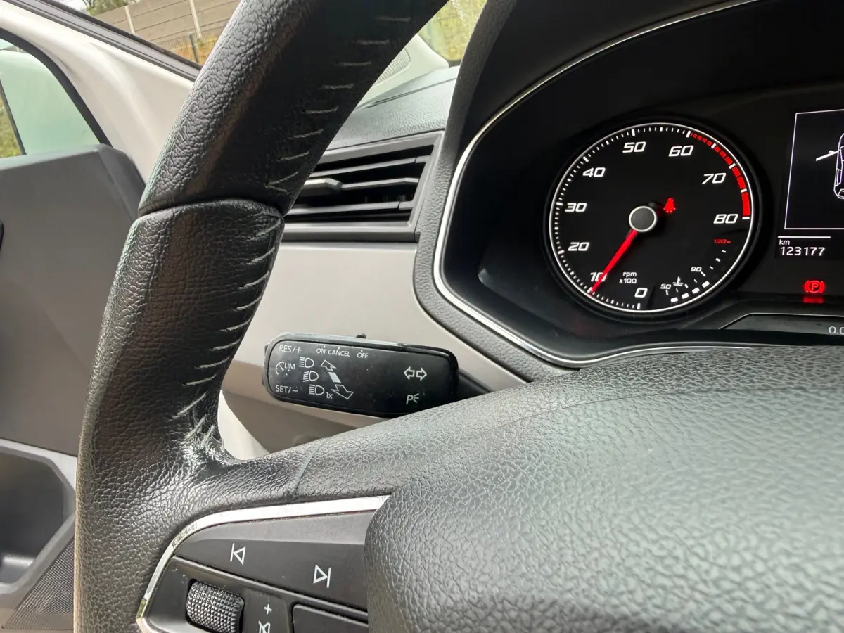 1.0 TSI CARPLAY I PDC I FR VELGEN I STOELVERW I NWE APK