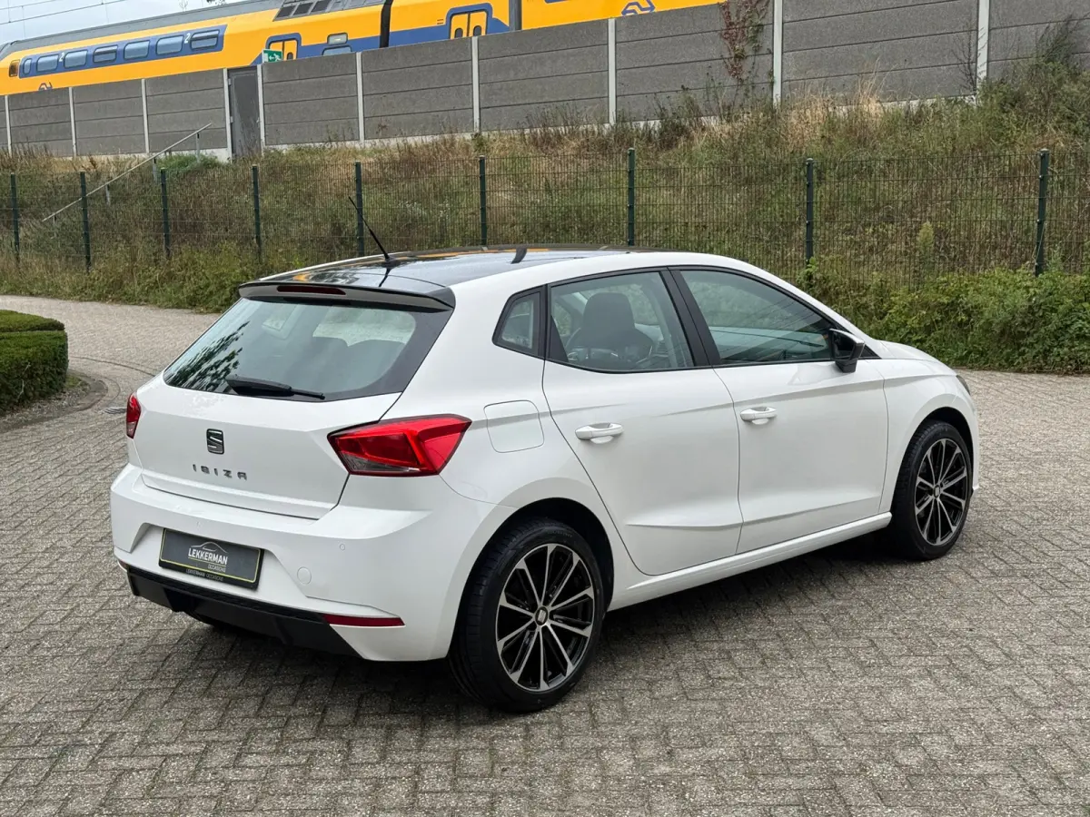 1.0 TSI CARPLAY I PDC I FR VELGEN I STOELVERW I NWE APK