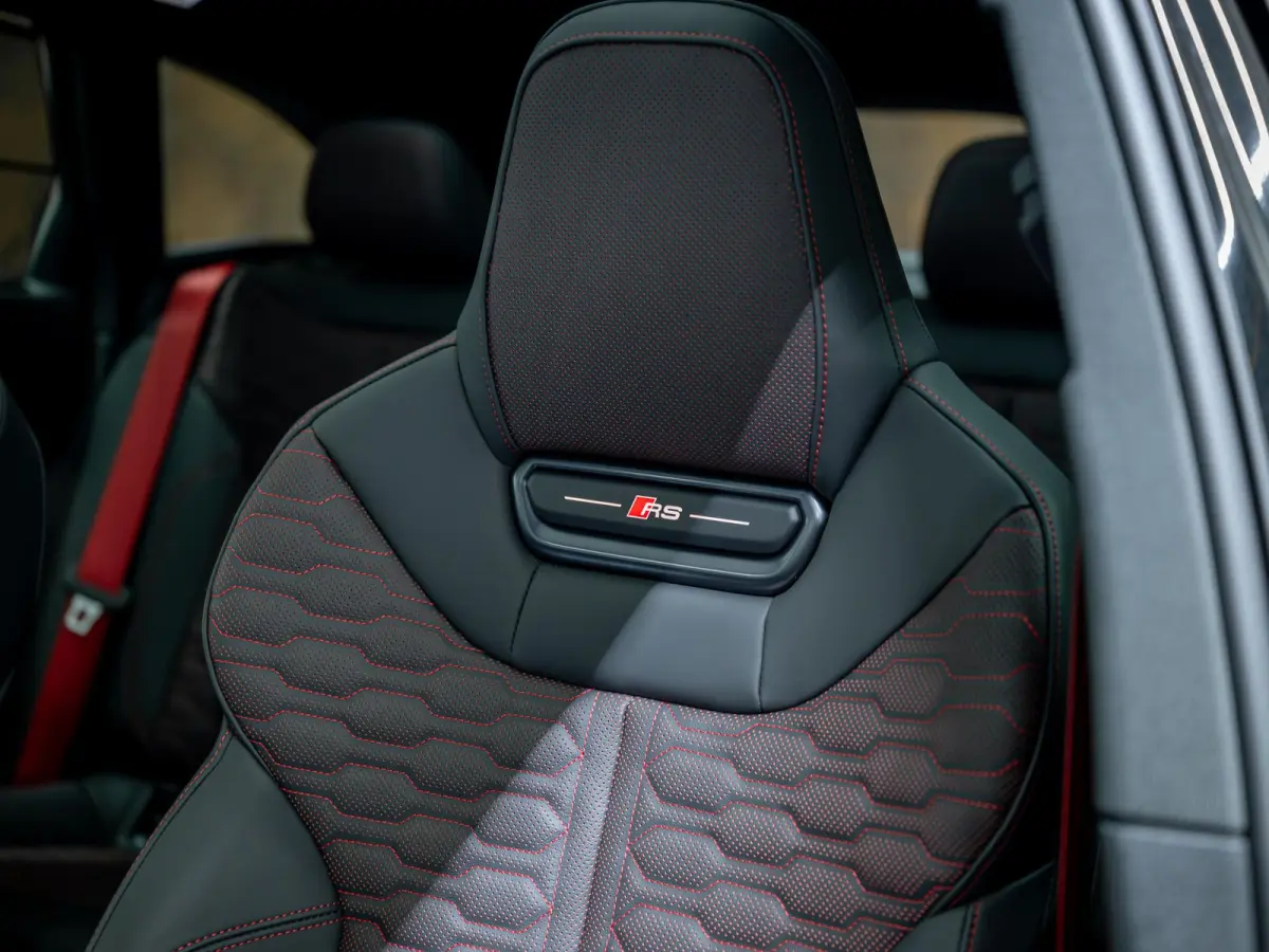 RS5 Avant E-hybrid Quattro | Keramisch | Carbon | Massage | Pano | Trekhaak | B&O | ACC |