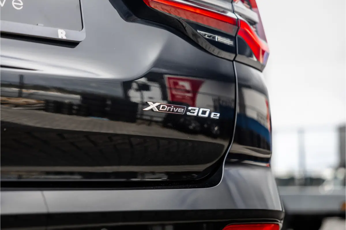 xDrive30e SOH 99% / LED / Camera / All-Season / Carplay /