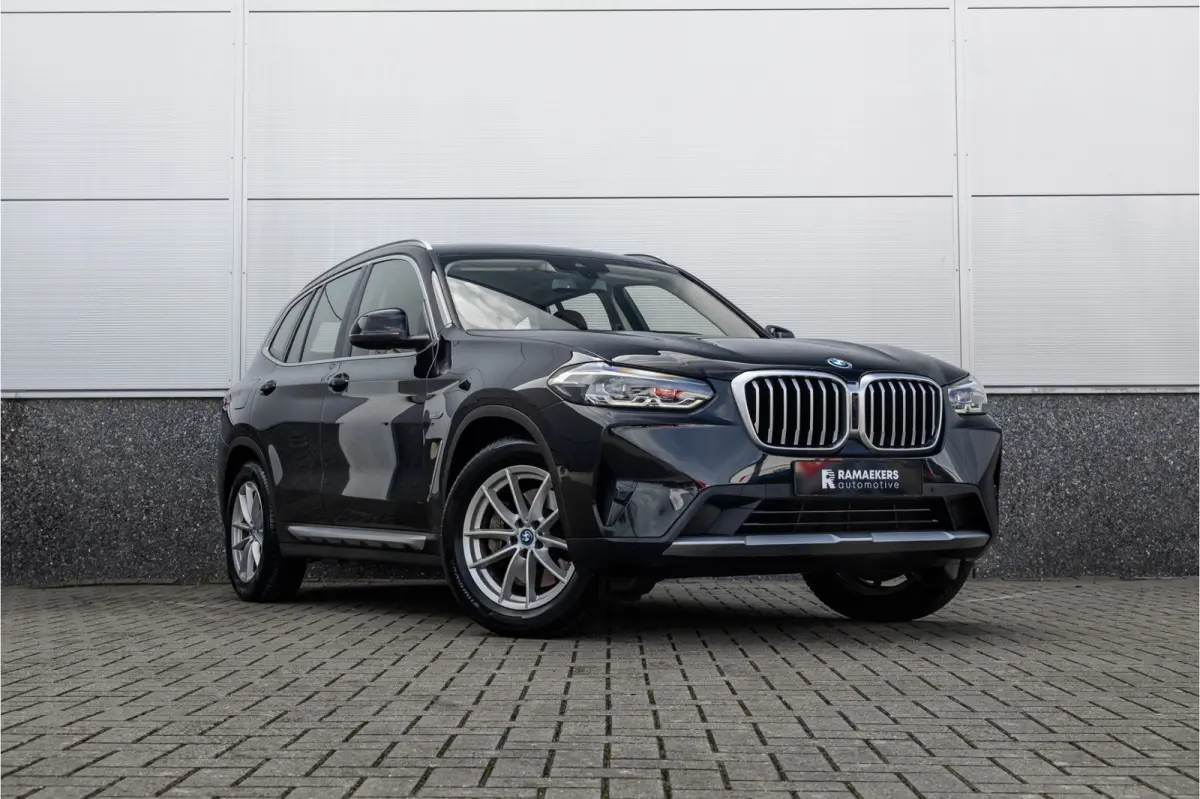 xDrive30e SOH 99% / LED / Camera / All-Season / Carplay /