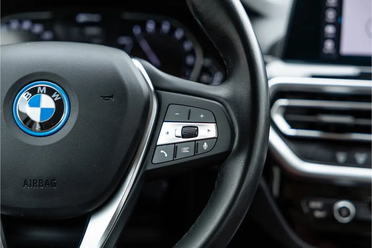 xDrive30e SOH 99% / LED / Camera / All-Season / Carplay /