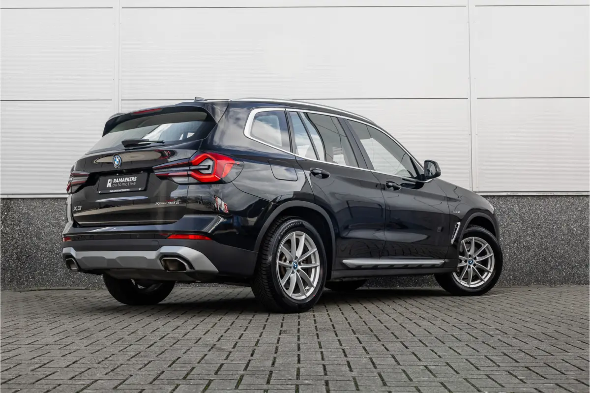 xDrive30e SOH 99% / LED / Camera / All-Season / Carplay /
