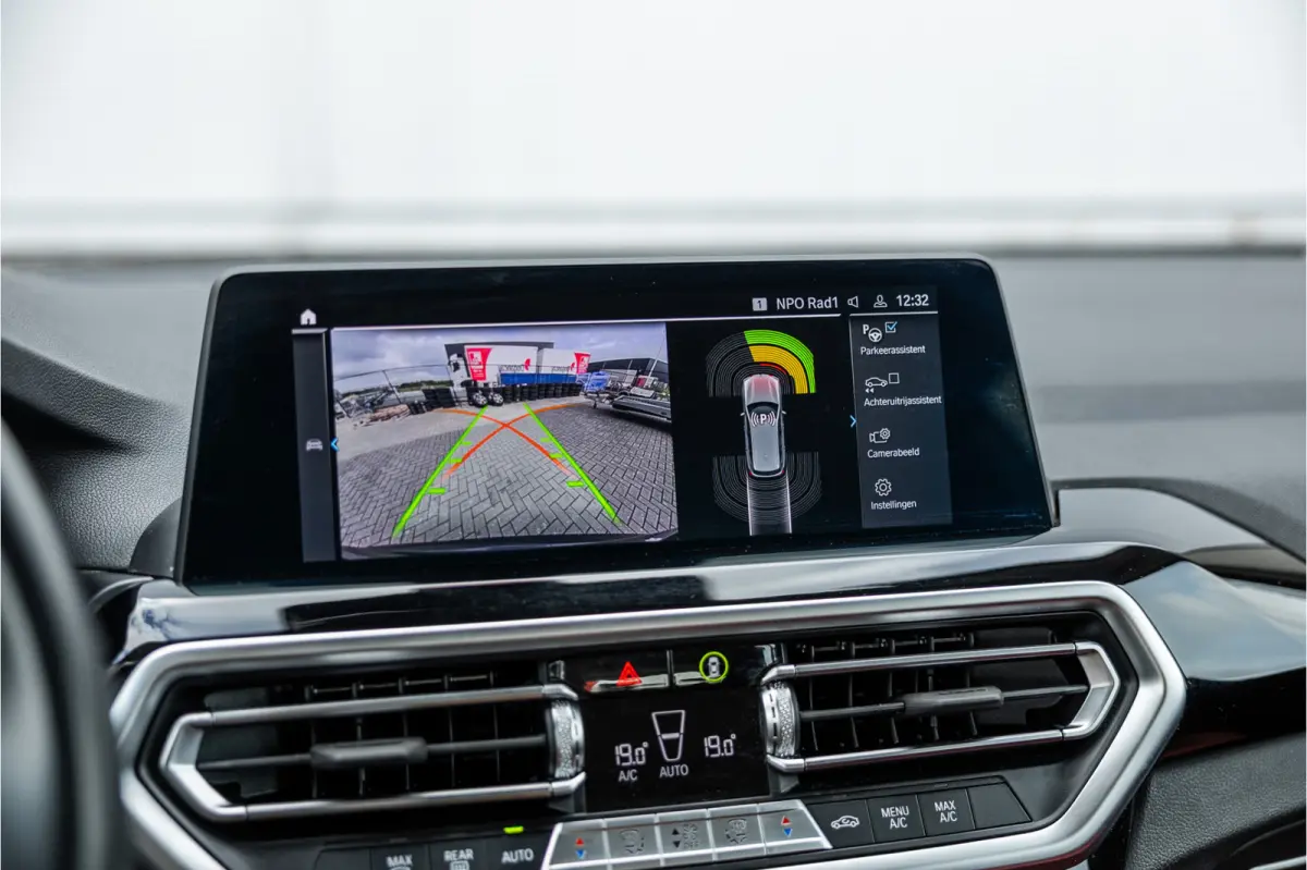 xDrive30e SOH 99% / LED / Camera / All-Season / Carplay /