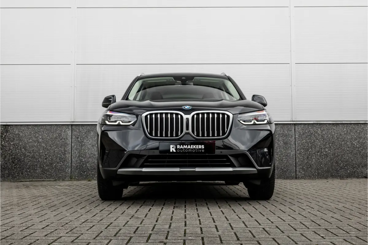 xDrive30e SOH 99% / LED / Camera / All-Season / Carplay /