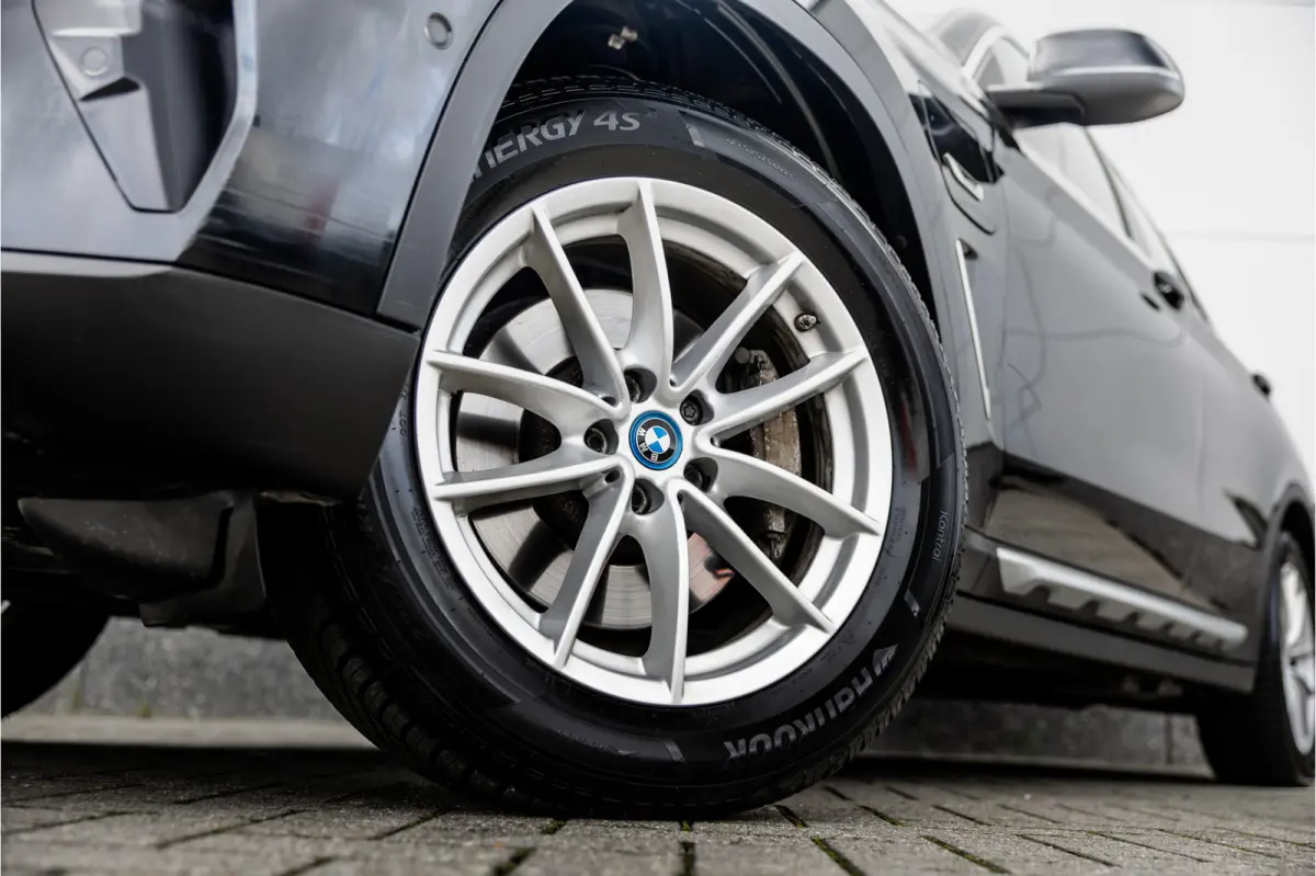 xDrive30e SOH 99% / LED / Camera / All-Season / Carplay /