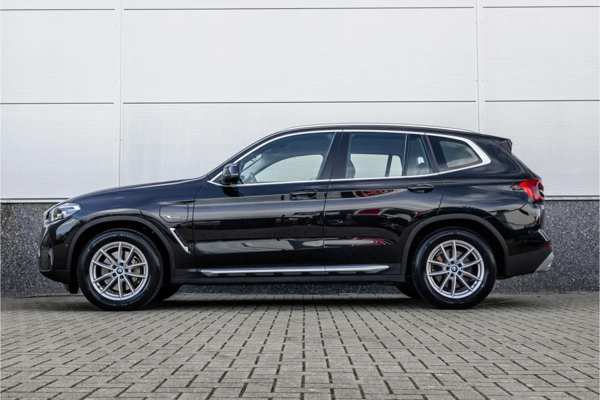 xDrive30e SOH 99% / LED / Camera / All-Season / Carplay /