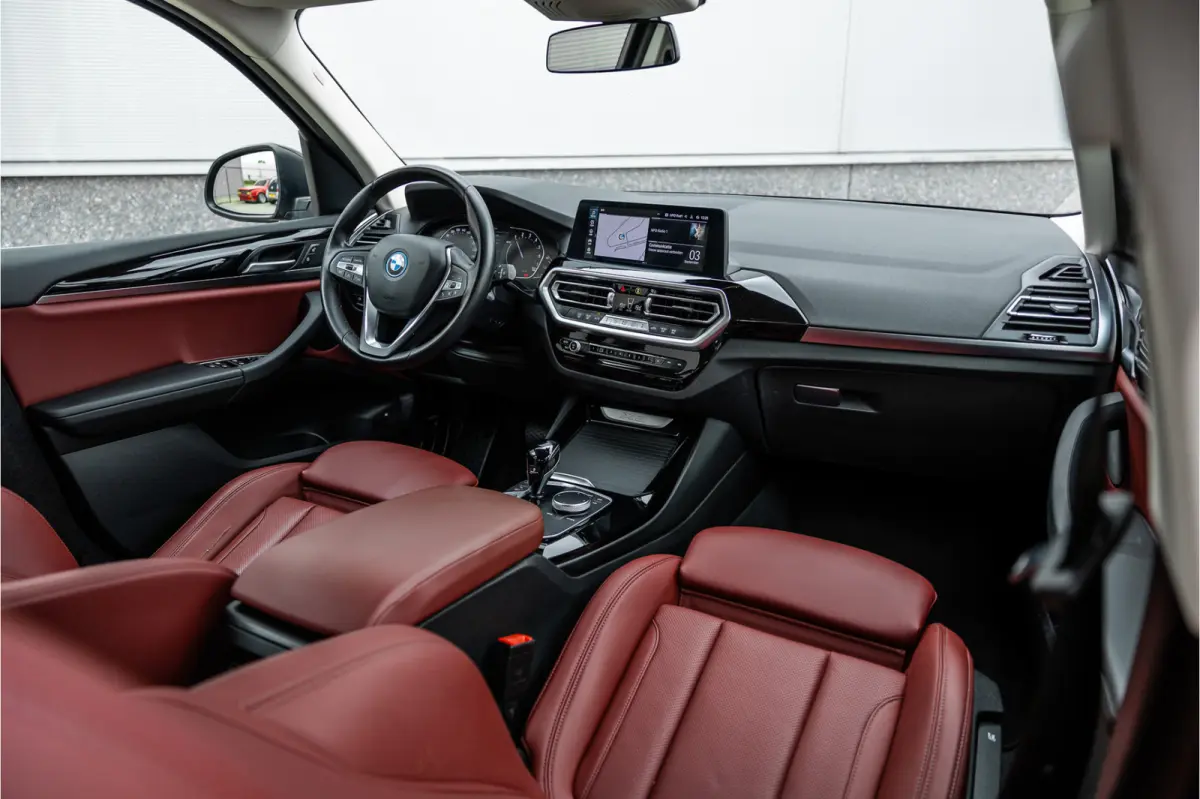 xDrive30e SOH 99% / LED / Camera / All-Season / Carplay /