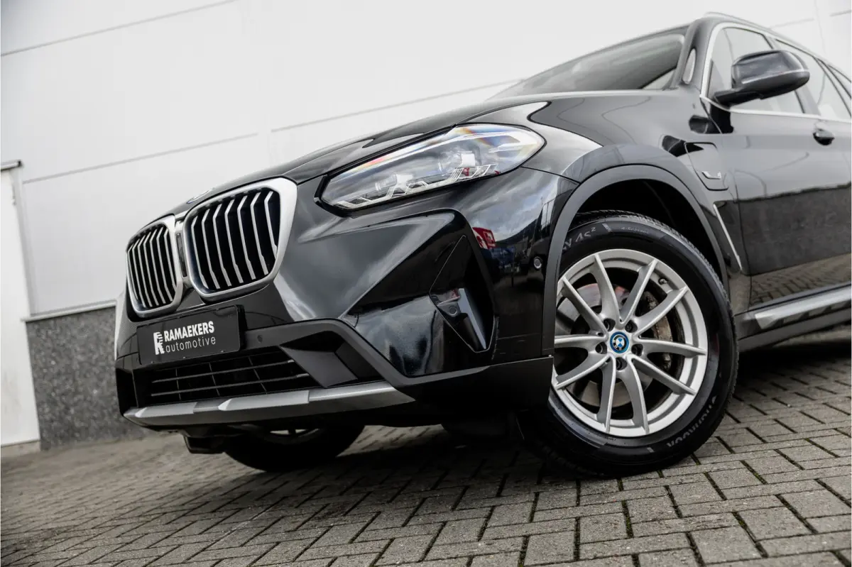 xDrive30e SOH 99% / LED / Camera / All-Season / Carplay /