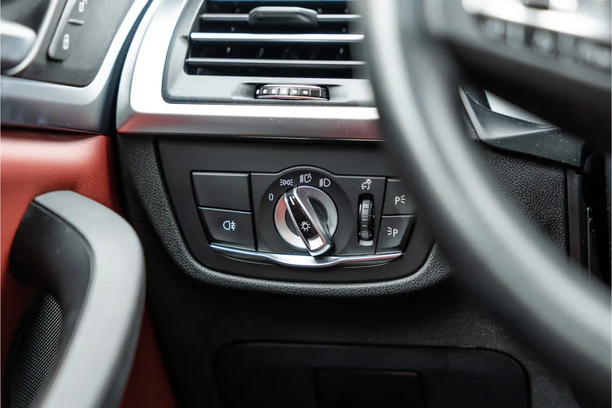 xDrive30e SOH 99% / LED / Camera / All-Season / Carplay /