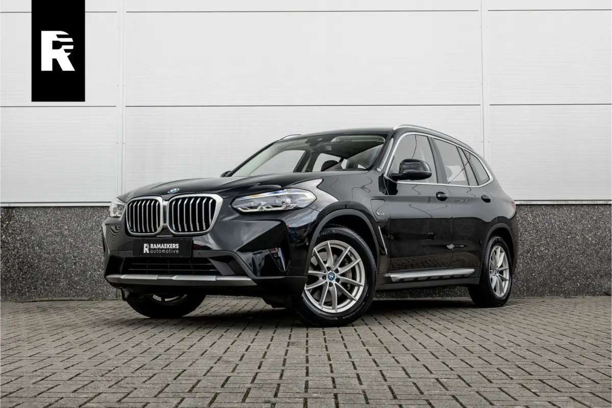 xDrive30e SOH 99% / LED / Camera / All-Season / Carplay /