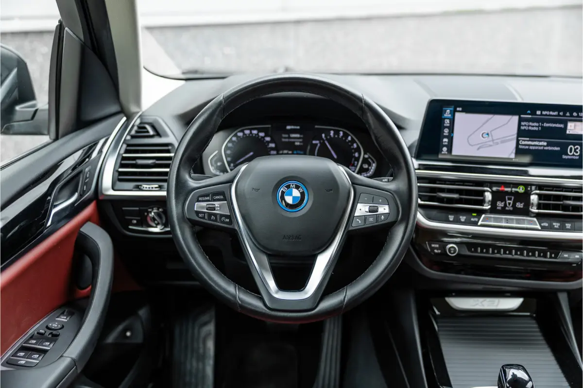 xDrive30e SOH 99% / LED / Camera / All-Season / Carplay /