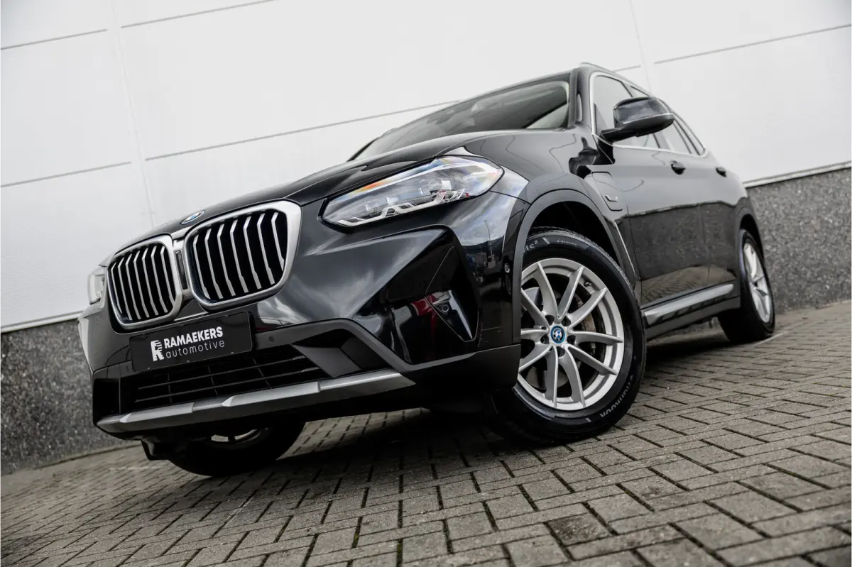xDrive30e SOH 99% / LED / Camera / All-Season / Carplay /