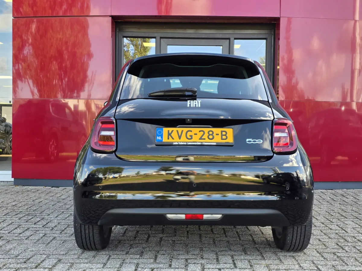 Urban 42 kWh | Pack Style | Pack Comfort | Camera | Stoelverwarming | Cruise control | Lane Assist | Apple Carplay/Android Auto