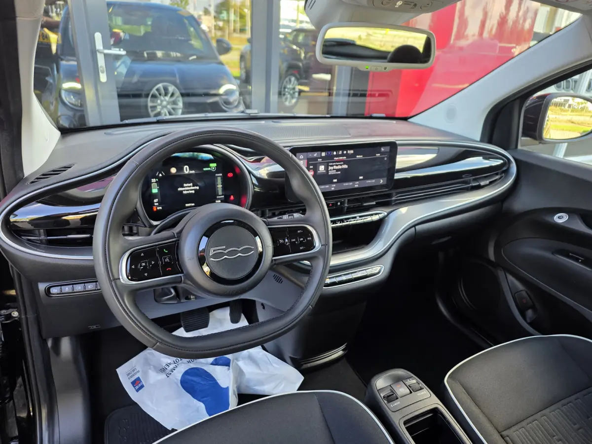 Urban 42 kWh | Pack Style | Pack Comfort | Camera | Stoelverwarming | Cruise control | Lane Assist | Apple Carplay/Android Auto