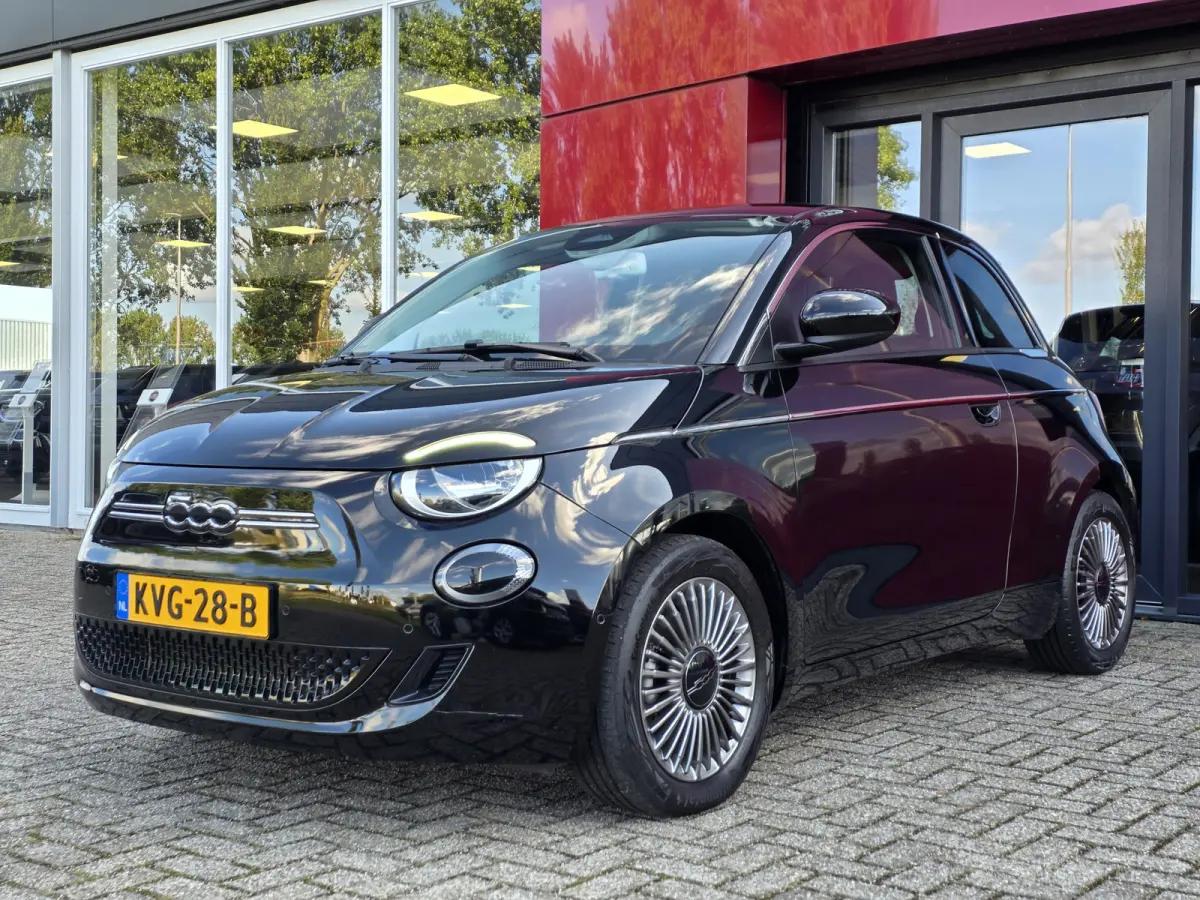 Urban 42 kWh | Pack Style | Pack Comfort | Camera | Stoelverwarming | Cruise control | Lane Assist | Apple Carplay/Android Auto