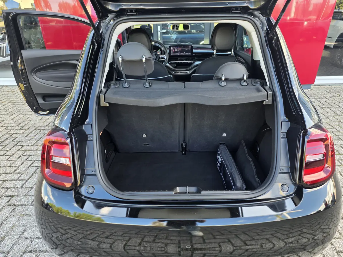 Urban 42 kWh | Pack Style | Pack Comfort | Camera | Stoelverwarming | Cruise control | Lane Assist | Apple Carplay/Android Auto