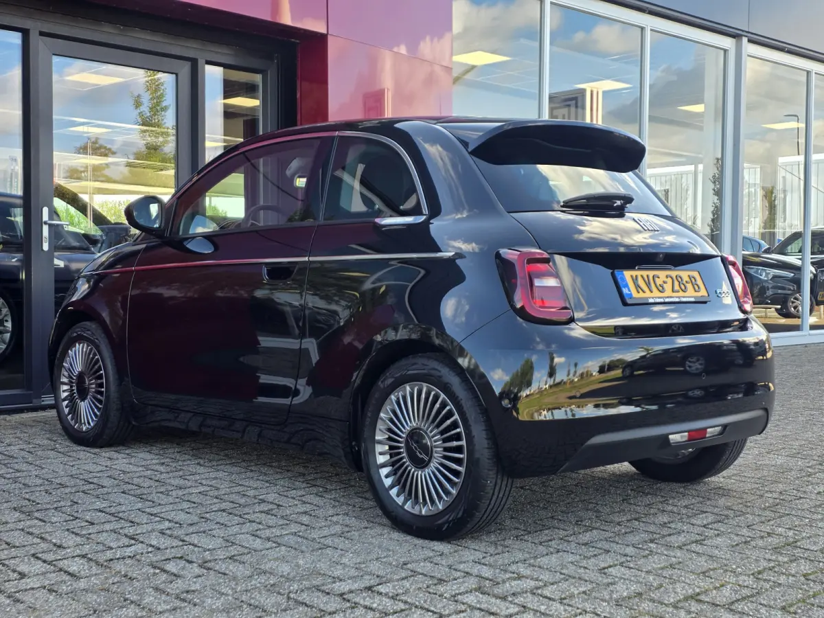 Urban 42 kWh | Pack Style | Pack Comfort | Camera | Stoelverwarming | Cruise control | Lane Assist | Apple Carplay/Android Auto