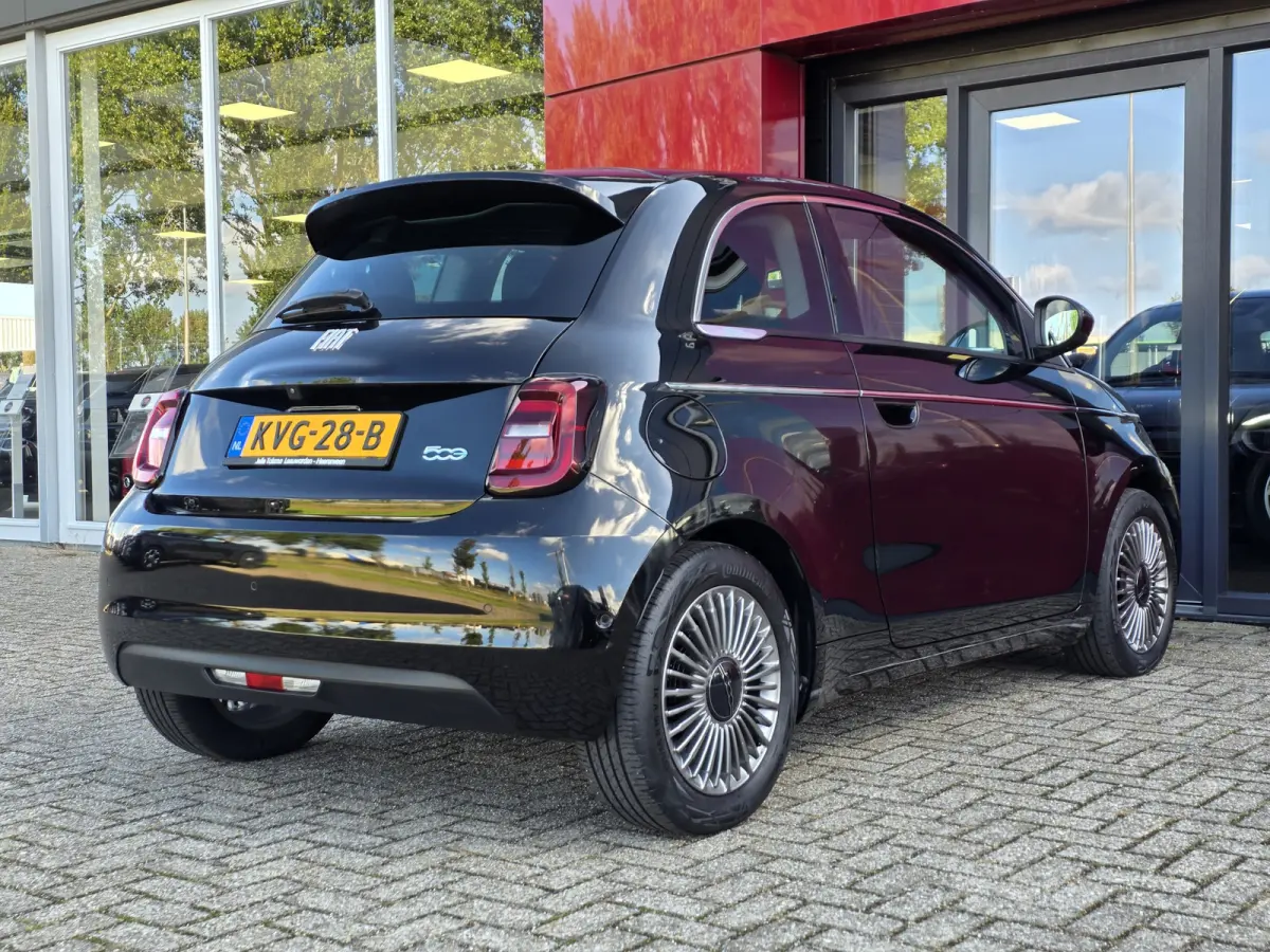 Urban 42 kWh | Pack Style | Pack Comfort | Camera | Stoelverwarming | Cruise control | Lane Assist | Apple Carplay/Android Auto