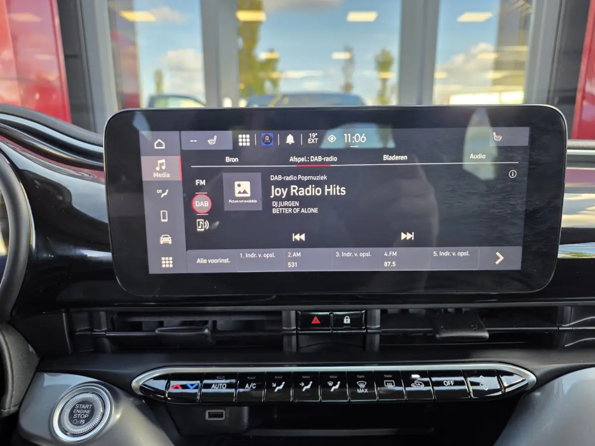 Urban 42 kWh | Pack Style | Pack Comfort | Camera | Stoelverwarming | Cruise control | Lane Assist | Apple Carplay/Android Auto