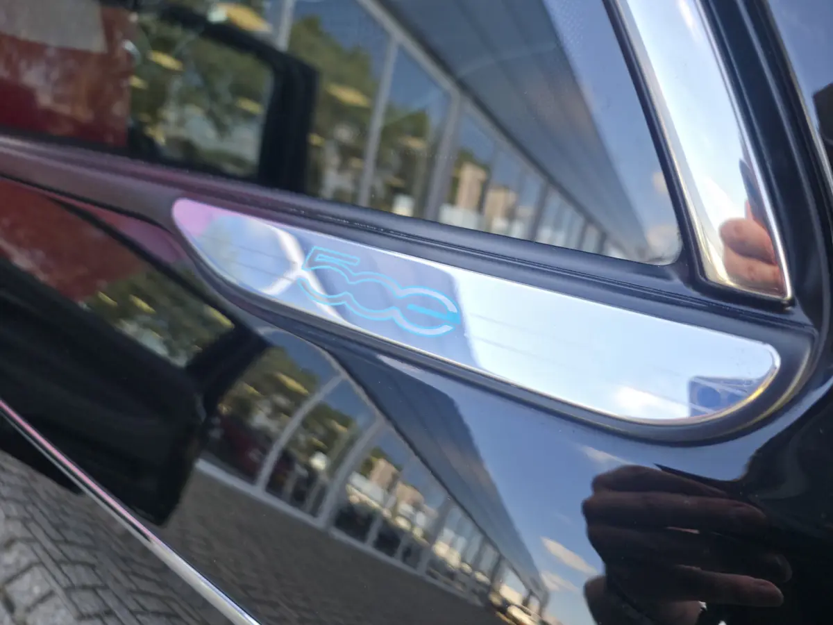 Urban 42 kWh | Pack Style | Pack Comfort | Camera | Stoelverwarming | Cruise control | Lane Assist | Apple Carplay/Android Auto