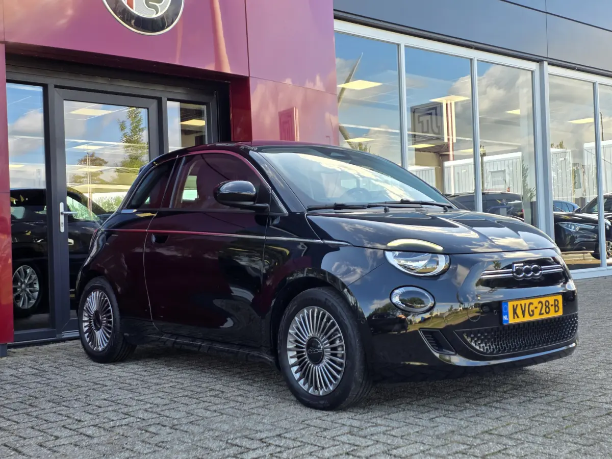 Urban 42 kWh | Pack Style | Pack Comfort | Camera | Stoelverwarming | Cruise control | Lane Assist | Apple Carplay/Android Auto