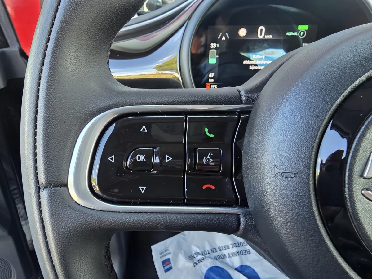 Urban 42 kWh | Pack Style | Pack Comfort | Camera | Stoelverwarming | Cruise control | Lane Assist | Apple Carplay/Android Auto