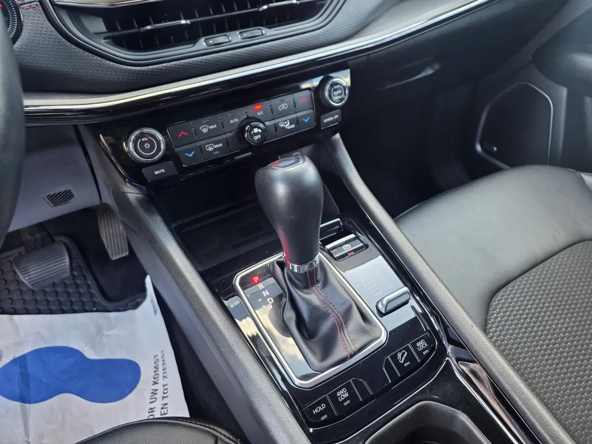 4xe 240 Plug-in Hybrid Trailhawk | Trekhaak 1250KG | Alpine Audio | Winterpakket