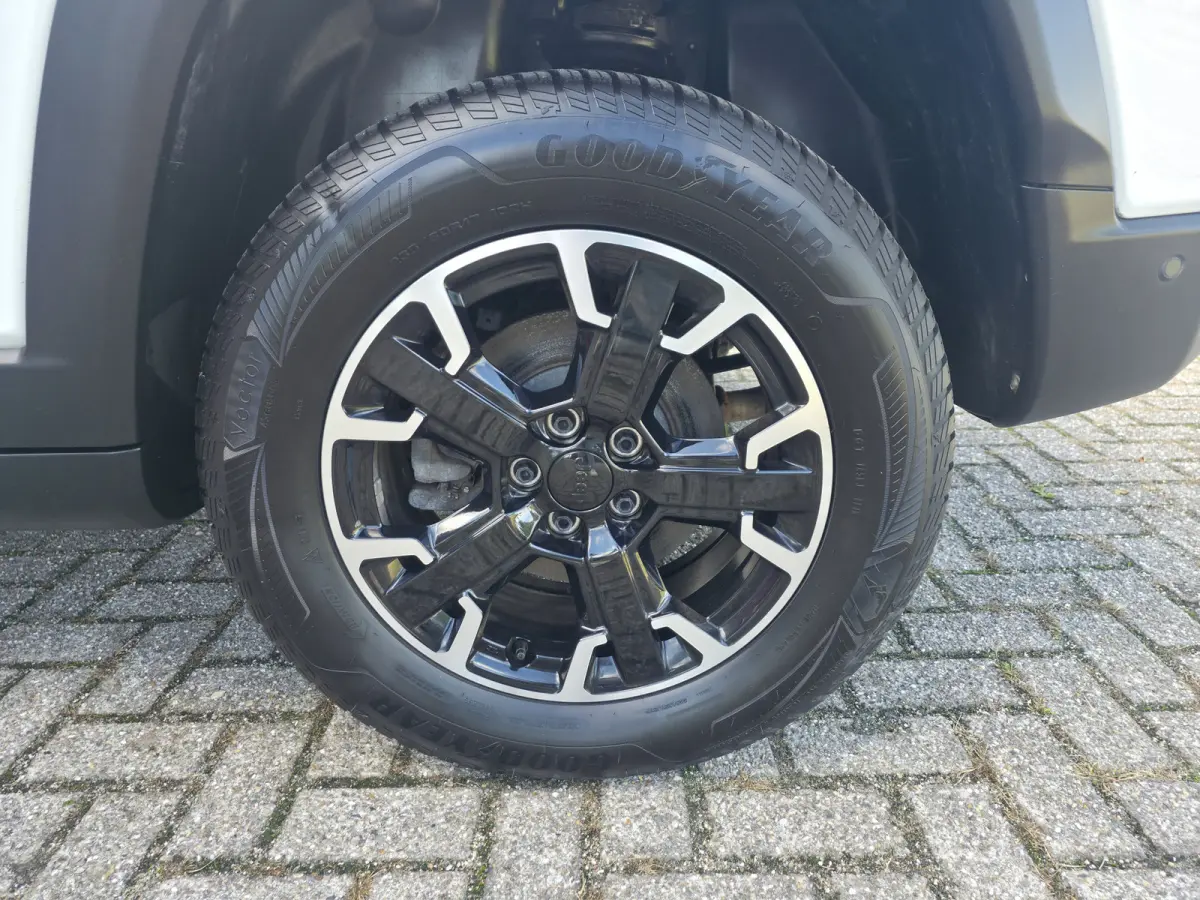 4xe 240 Plug-in Hybrid Trailhawk | Trekhaak 1250KG | Alpine Audio | Winterpakket