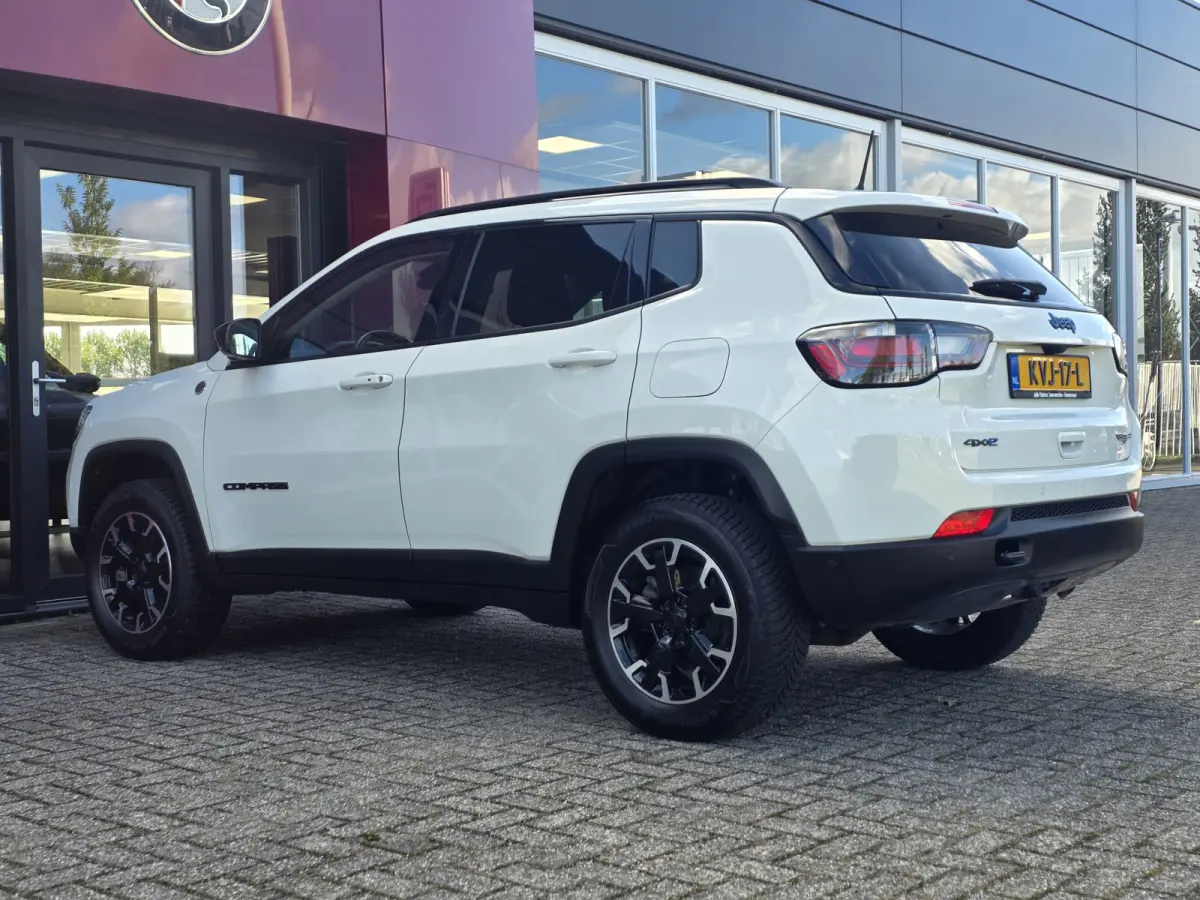 4xe 240 Plug-in Hybrid Trailhawk | Trekhaak 1250KG | Alpine Audio | Winterpakket