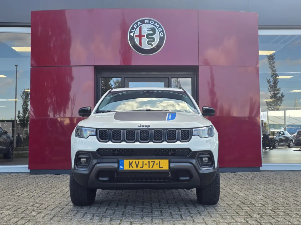 4xe 240 Plug-in Hybrid Trailhawk | Trekhaak 1250KG | Alpine Audio | Winterpakket